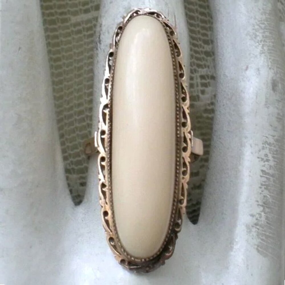 Antique 18K Yellow Gold Genuine Angel Skin White Coral Cocktail Statement Ring